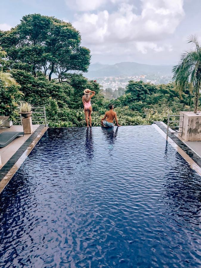 Hotel The Theva Residency Kandy Esterno foto