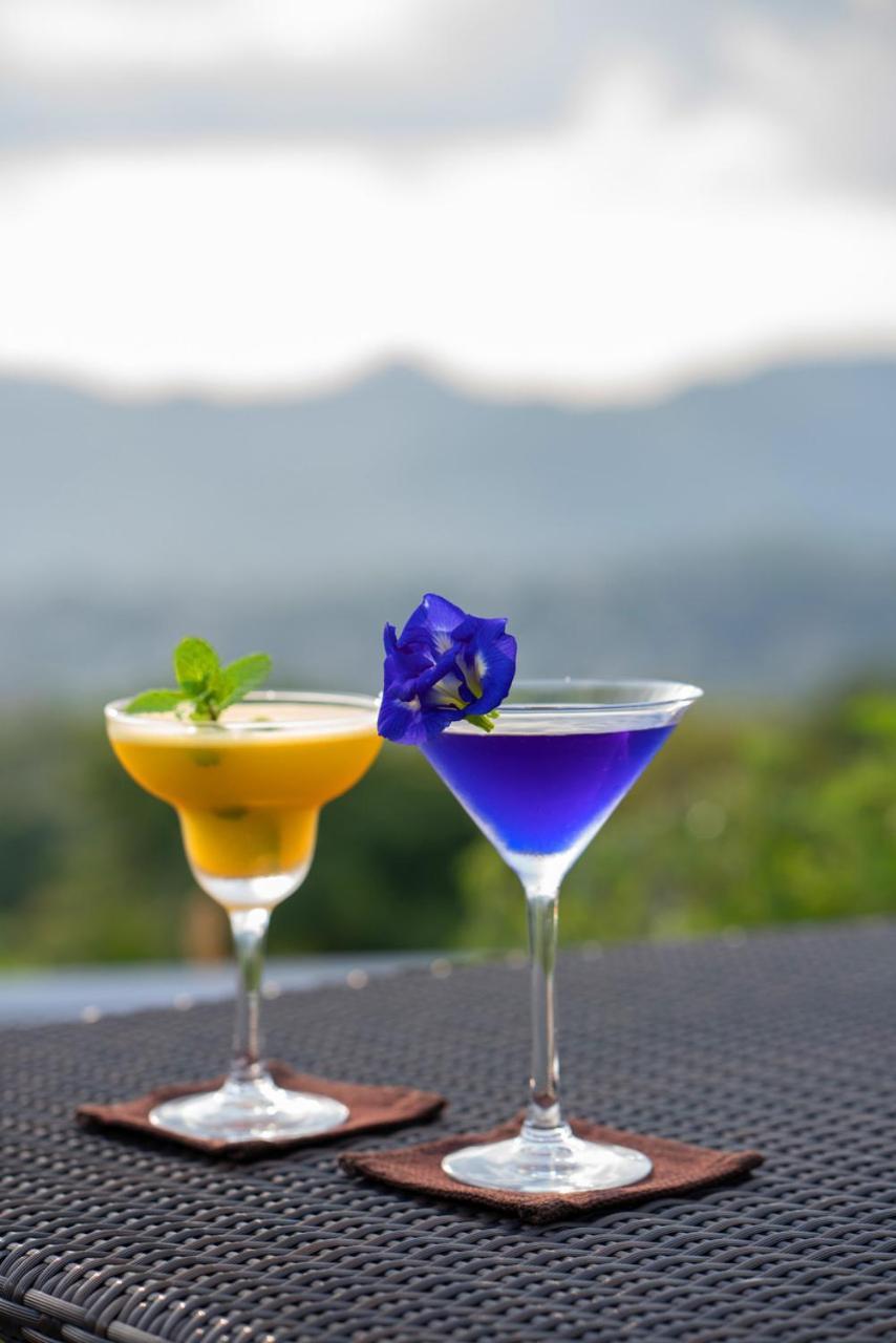 Hotel The Theva Residency Kandy Esterno foto