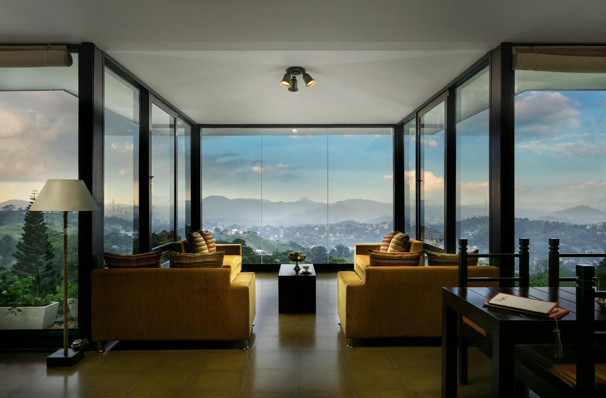 Hotel The Theva Residency Kandy Esterno foto