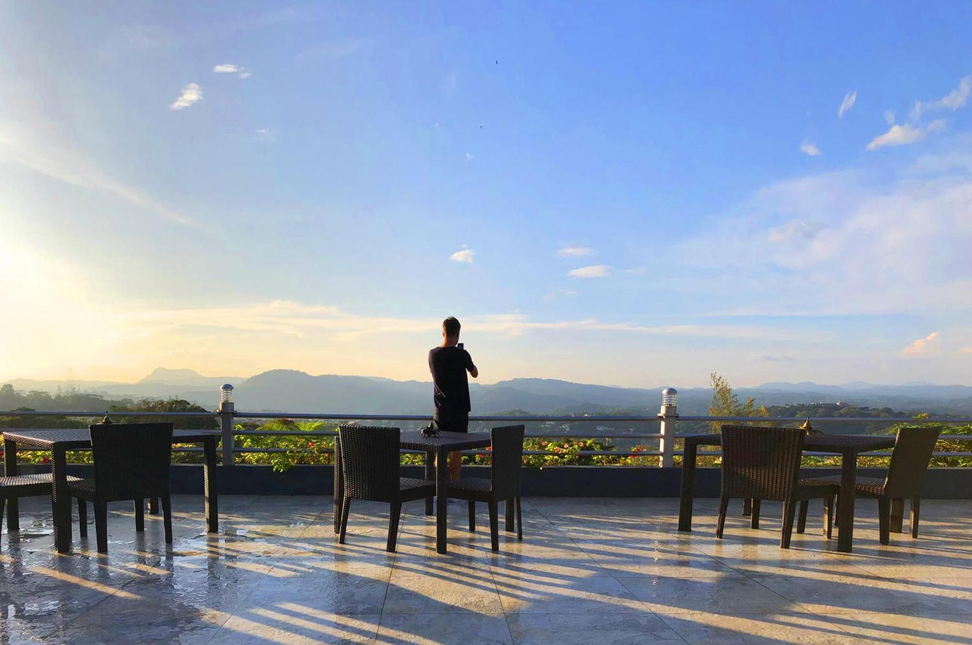 Hotel The Theva Residency Kandy Esterno foto