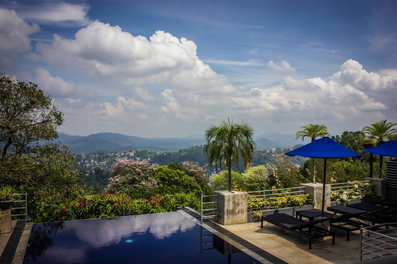 Hotel The Theva Residency Kandy Esterno foto