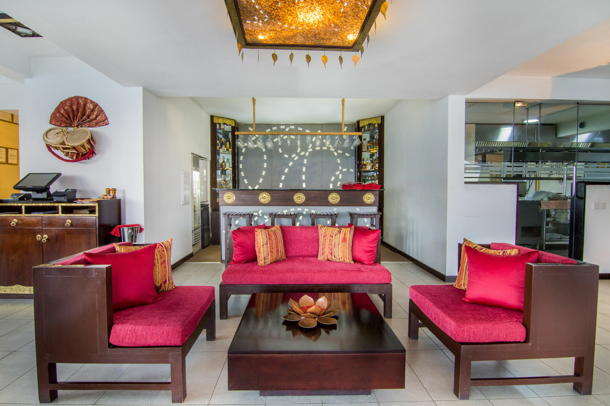 Hotel The Theva Residency Kandy Esterno foto