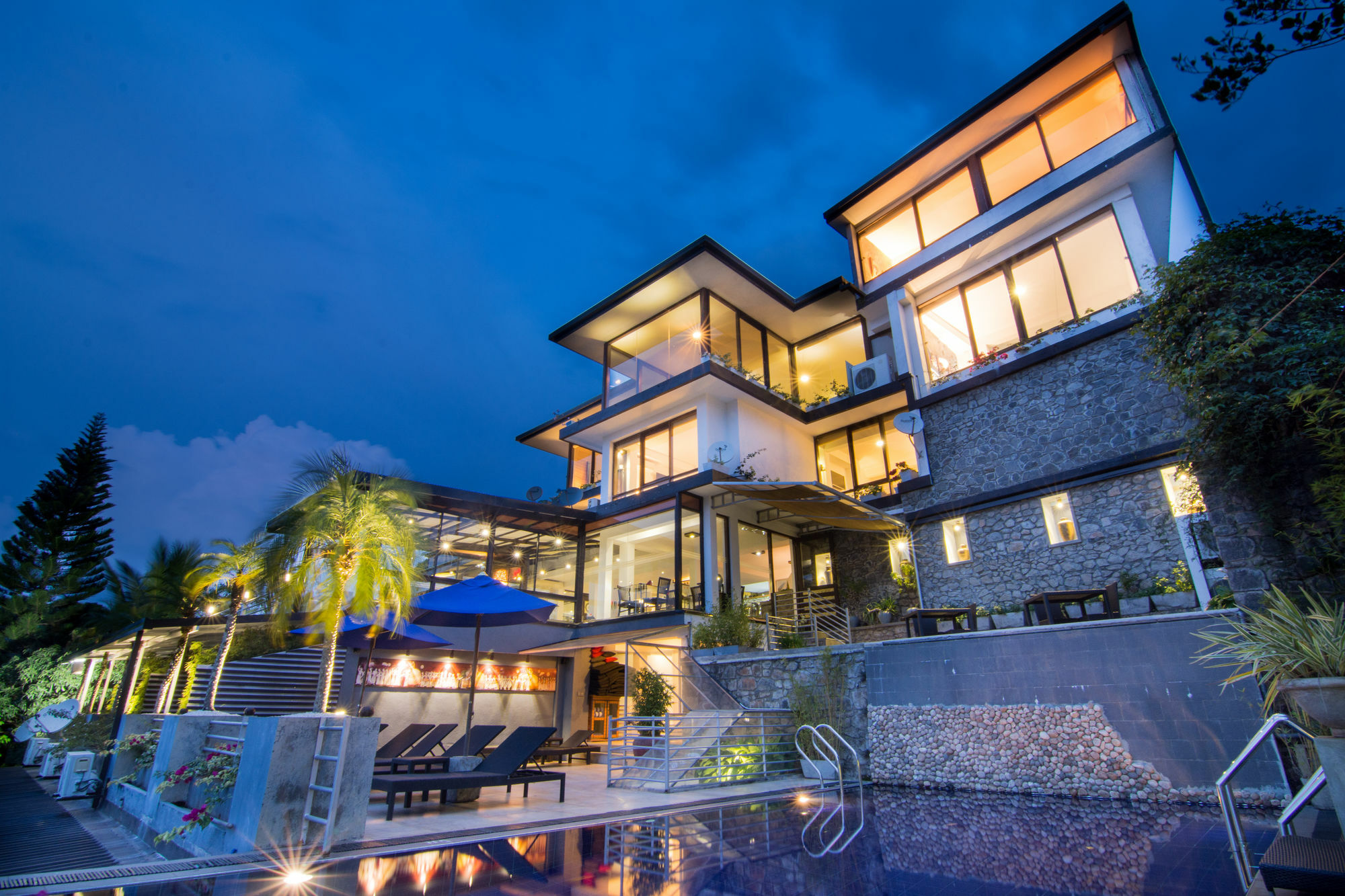 Hotel The Theva Residency Kandy Esterno foto