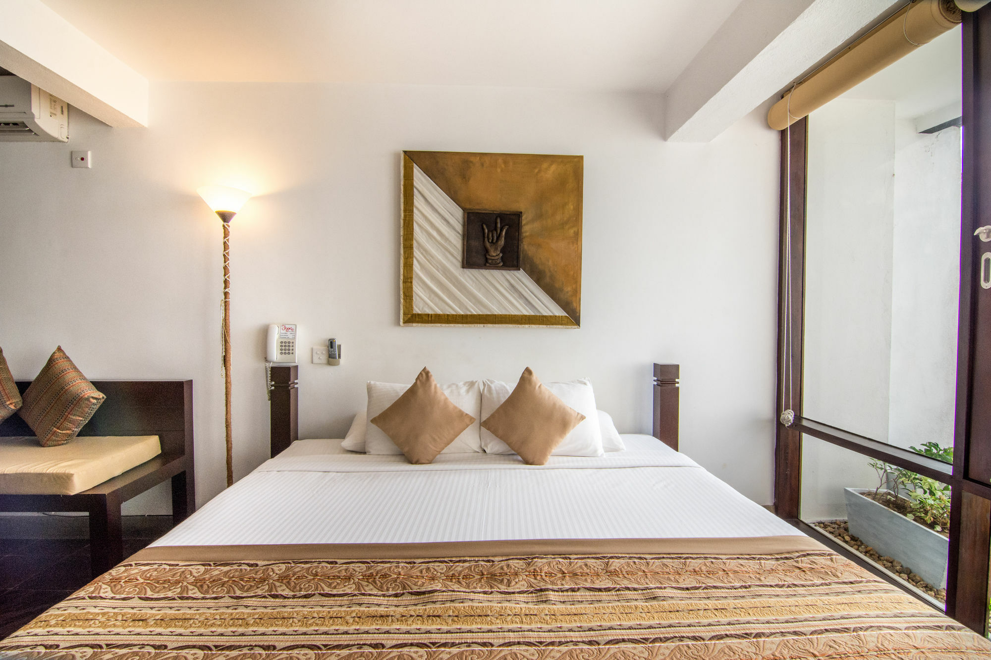 Hotel The Theva Residency Kandy Esterno foto