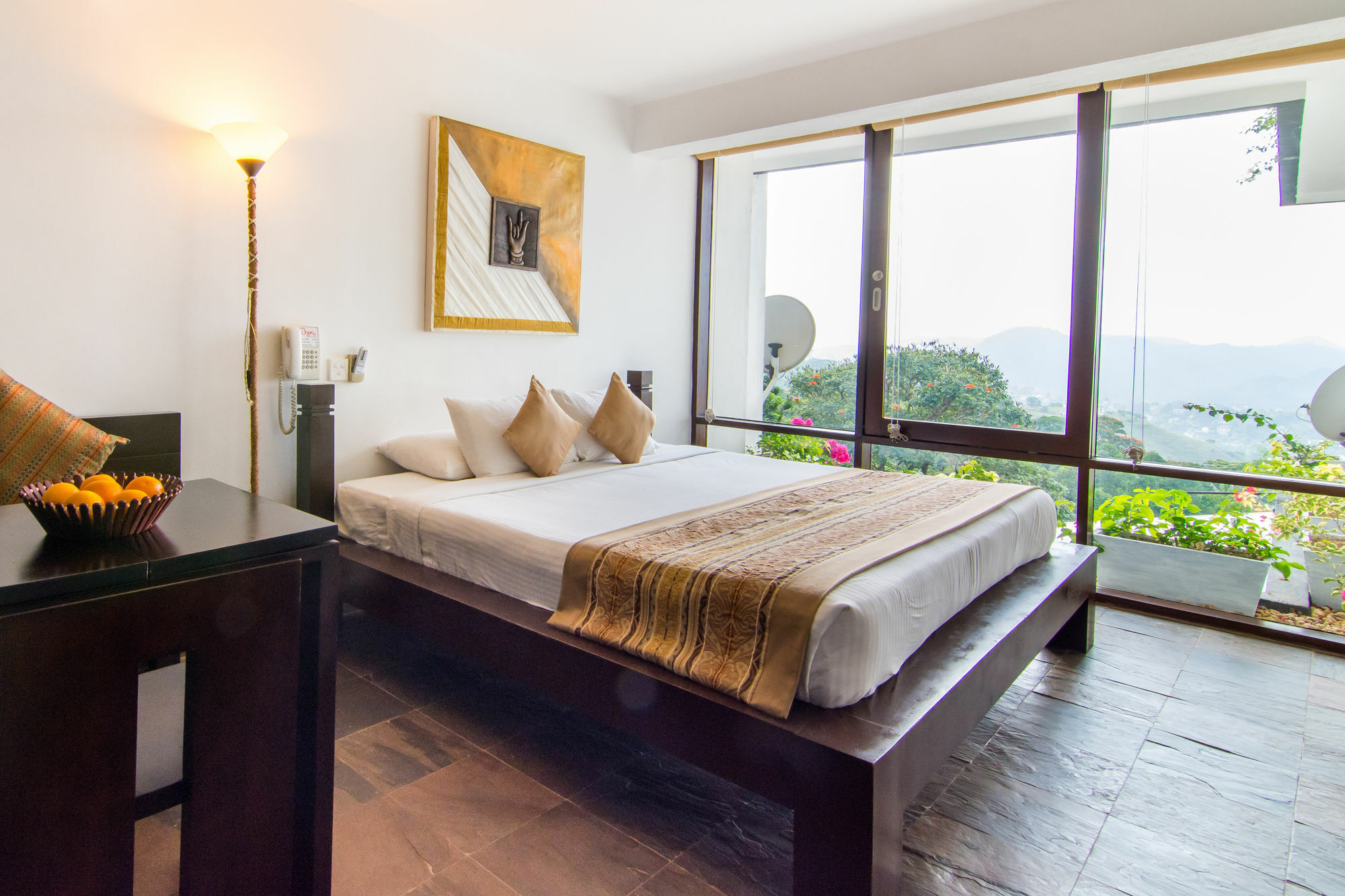 Hotel The Theva Residency Kandy Esterno foto