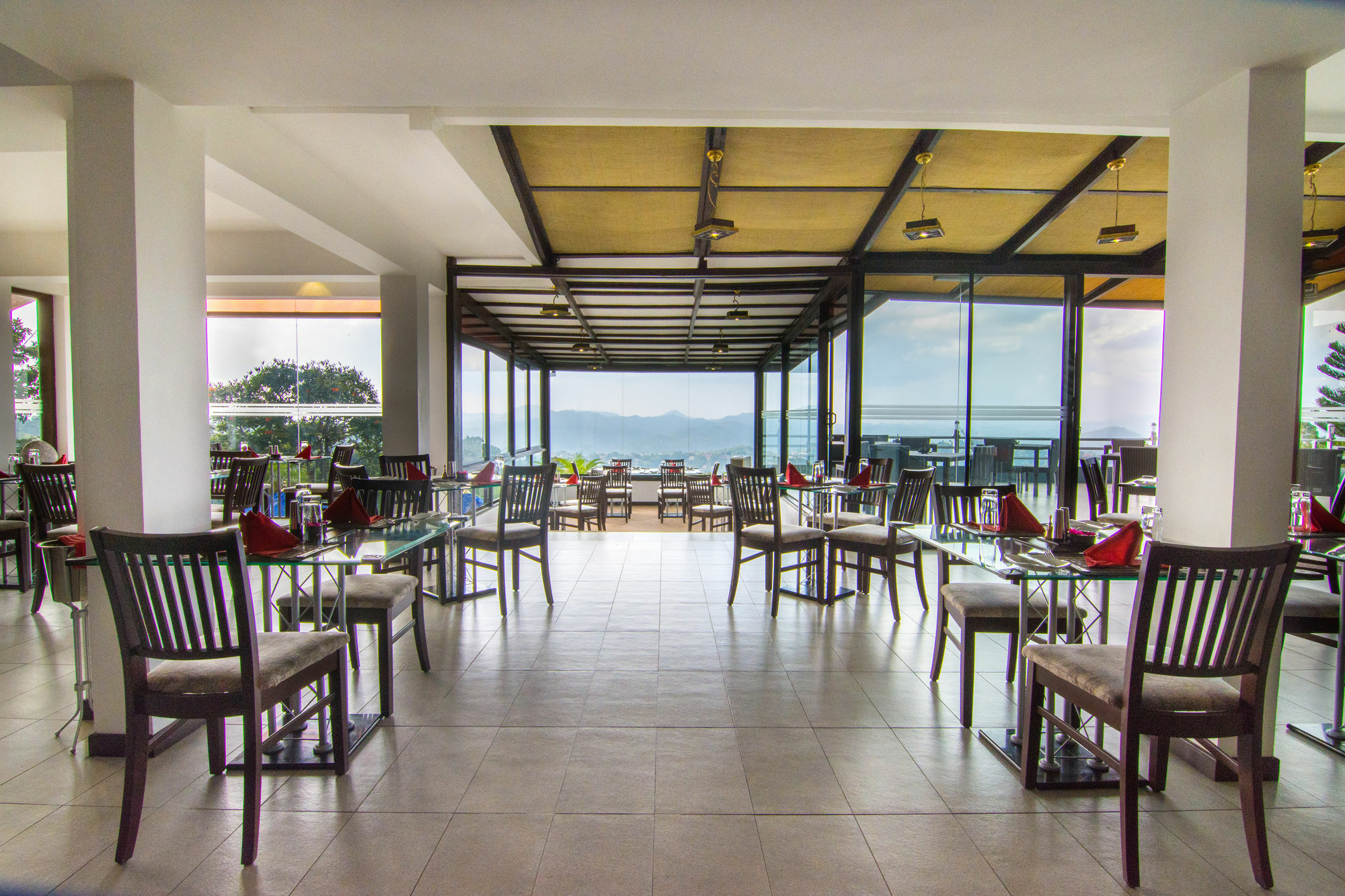 Hotel The Theva Residency Kandy Esterno foto