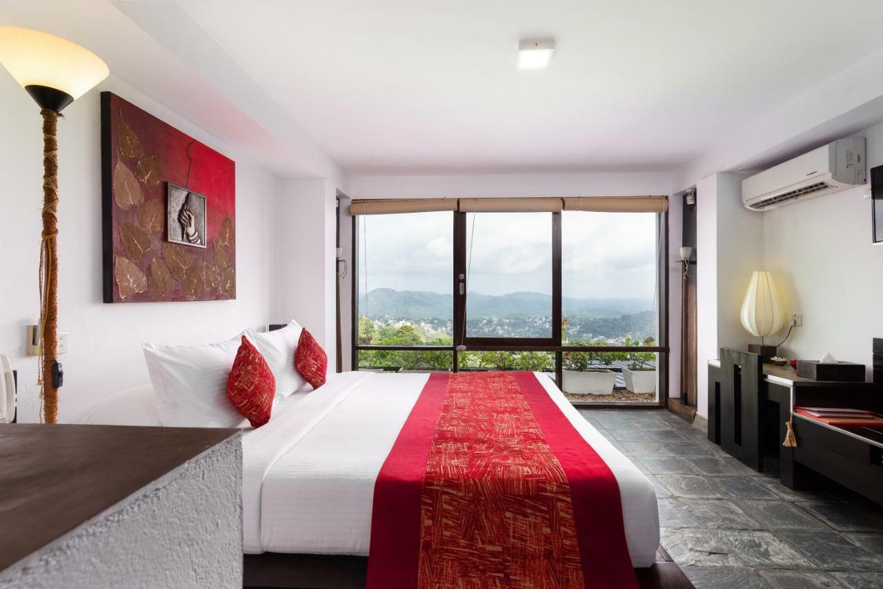 Hotel The Theva Residency Kandy Esterno foto