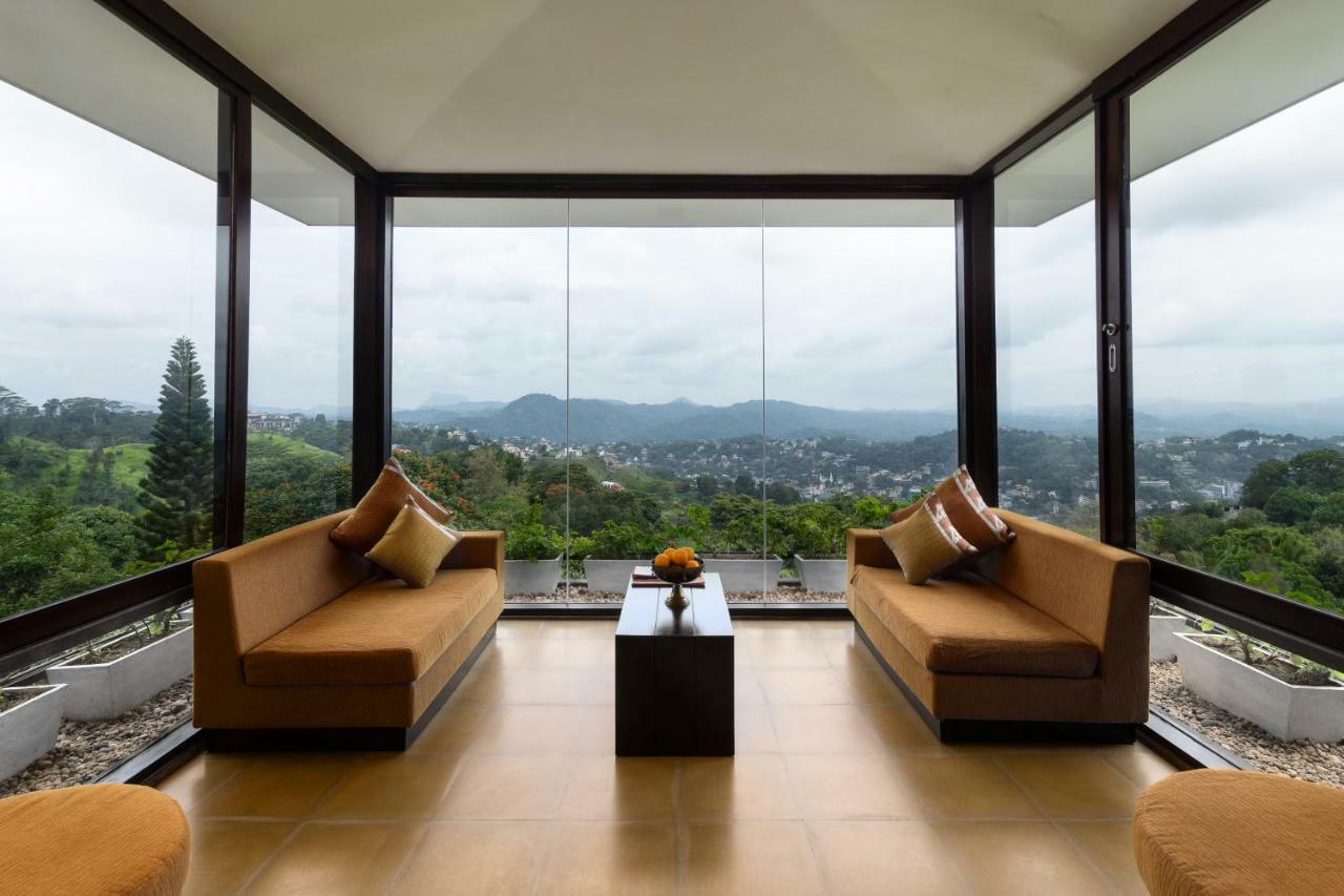 Hotel The Theva Residency Kandy Esterno foto